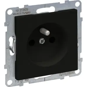 Power outlet Legrand SUNO 2P+E 16A 250V screw terminals Black