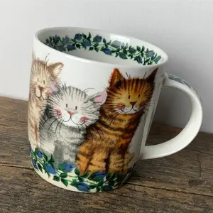 Кружка GiftWorld Kubek M03 3 Koty — керамическая чашка с тремя изображениями кошек