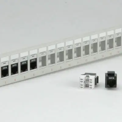 Keystone 19" rāmis 24 porti Triton Photo 2