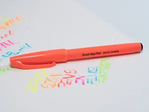 PENTEL Brush Sign Pen SES15C fluo — brush-tip marker, fluorescent ink