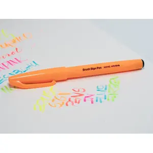 Otuļa tipa marķieris PENTEL Brush Sign Pen SES15C fluorescējošs — otuļpildspalva zīmēšanai un letteringam
