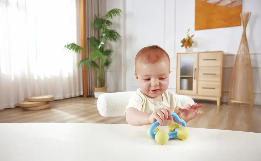 Игрушечная машинка Hape Rattle & Roll Photo 2