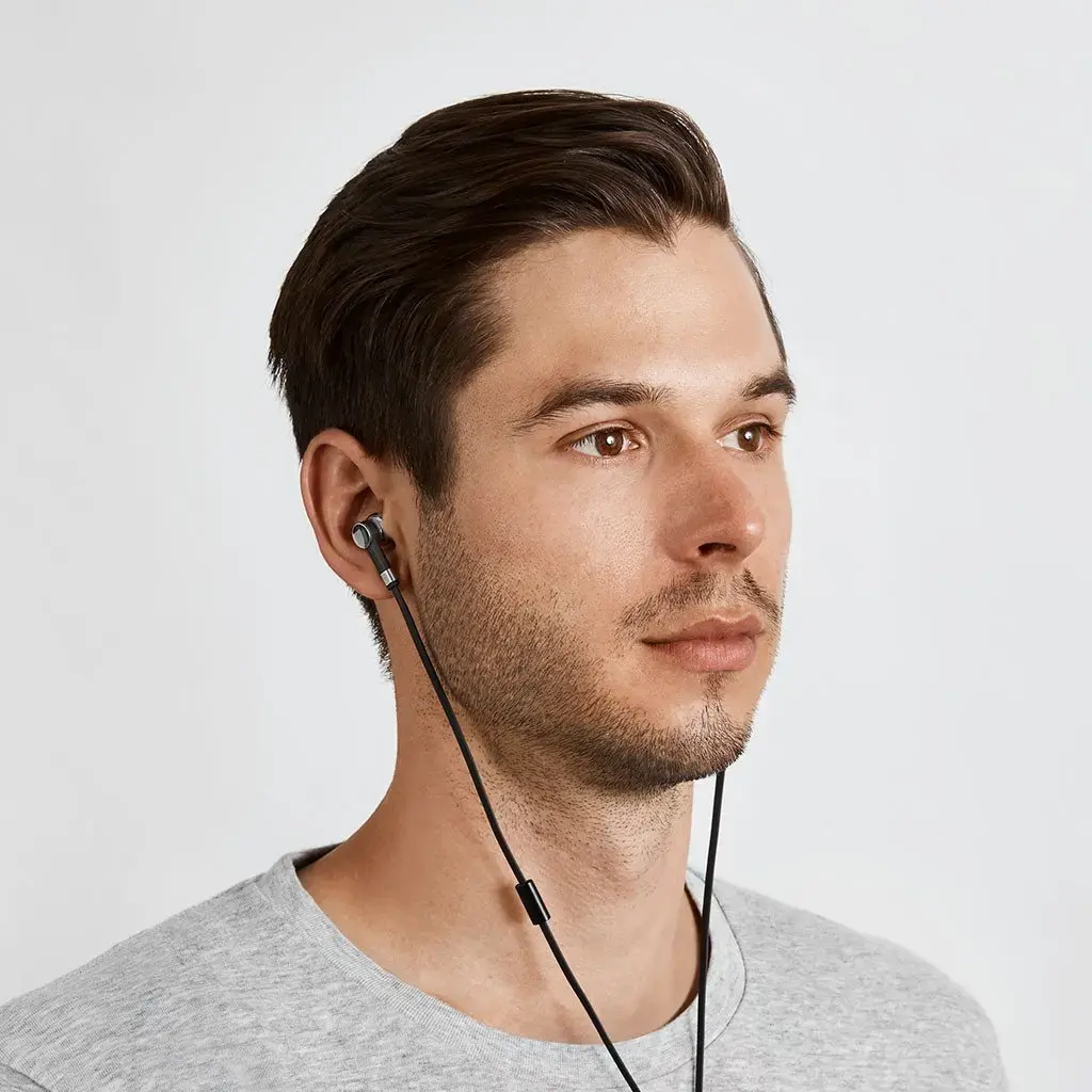 Master & Dynamic ME05 wired in-ear headset Photo 5