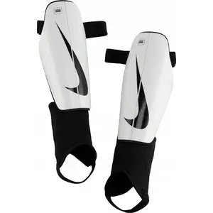 Щитки для голени NIKE Charge DX4608-100 — защитные наколенники для футбола