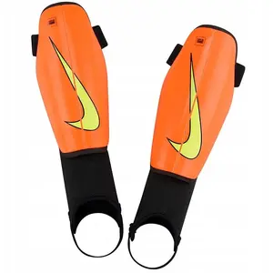 Щитки NIKE Charge Junior DX4610-830 — детские футбольные наколенники-защита голени