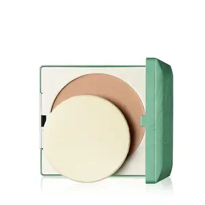 Прессованная пудра для лица Clinique Stay‑Matte Sheer Pressed Powder — контролирует жирность, оттенок Stay Beige, для типов кожи 2–4