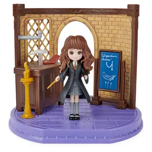 Toy figure set Spinmaster Wizarding World Harry Potter Magical Minis Charms Classroom with Exclusive Hermione Granger and Accessories, Ages 5+