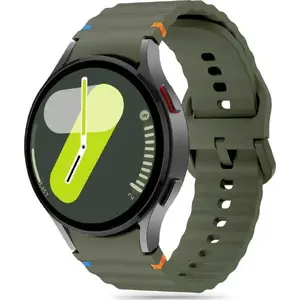 Силиконовый спортивный защитный чехол для Samsung Galaxy Watch (совместимость: Watch4/5/5 Pro/6/7/FE) от Tech-Protect — армейский зелёный