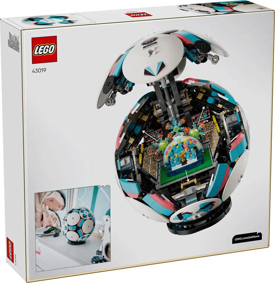 LEGO Editions 43019 Soccer Ball komplekts Photo 2