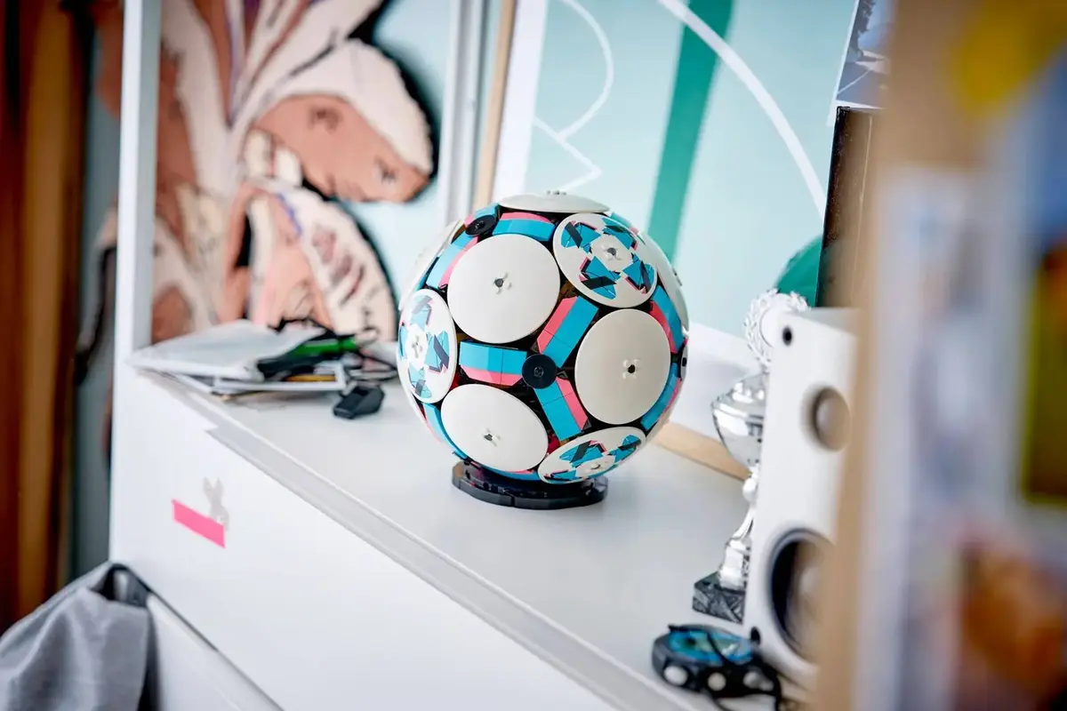 LEGO Editions 43019 Soccer Ball komplekts Photo 8