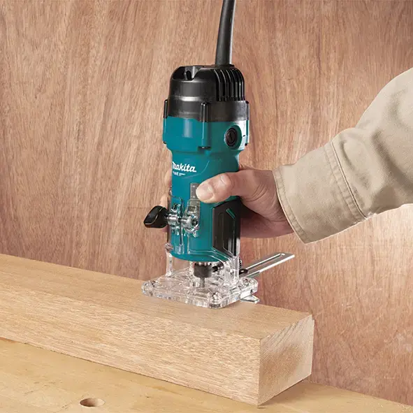 Дисковая пила Makita M3702B Photo 2