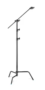 Tripod Avenger A2033FCBKIT — 3‑leg heavy duty tripod, max height 3.28 m, min height 1.34 m, load 10 kg, weight 7.2 kg, black