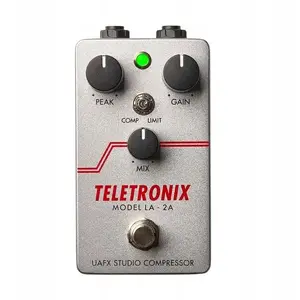 Studio compressor pedal Universal Audio UAFX LA-2A — optical leveling amplifier emulation, guitar and studio use