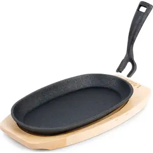Cast iron skillet with serving board Vilde 199071 — cast-iron frying pan with wooden board