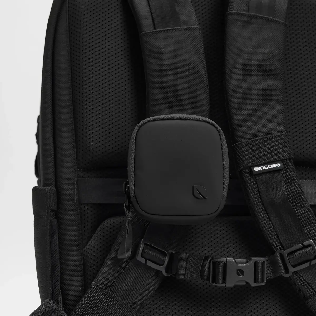 Incase A.R.C. INCO400720-BLK Photo 2
