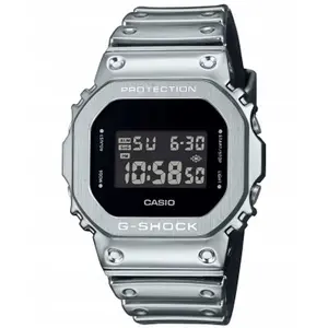 Sienas/galda pulkstenis CASIO GM-5600YM -8ER — analogs/komplekts ar digitālu laika rādījumu, darbina baterija, kompakts dizains