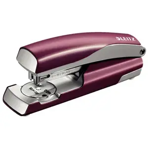 Степлер LEITZ NeXXt Style — металл, вместимость 30 листов, скобы 24/6, 40×145×58 мм, красно‑серебристый