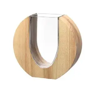 Vāze LEONARDO Legno — caurspīdīga ar koka elementiem, augstums 190 mm, tilpums 0,7 l