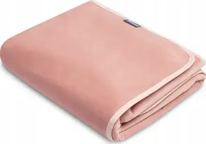 Baby blanket Sensillo KOC RÓŻOWY PLUSZ 80x100 – plush blanket 80×100 cm