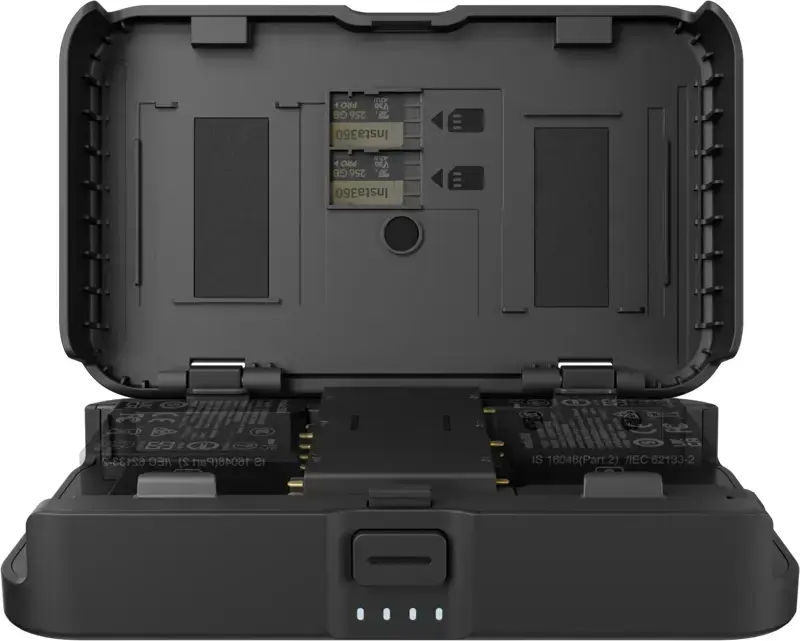 Insta360 Portable Charging Case Photo 2