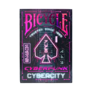 Kāršu komplekts Bicycle Cyberpunk Cyber City — 56 kārtis, 65×92 mm, melna/zilā/rozā, U.S. Playing Card Co.
