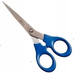 Biroja šķēres ESSELTE 16 cm modelis 82116 — nerūsējošā tērauda asmeņi, plastmasas rokturi