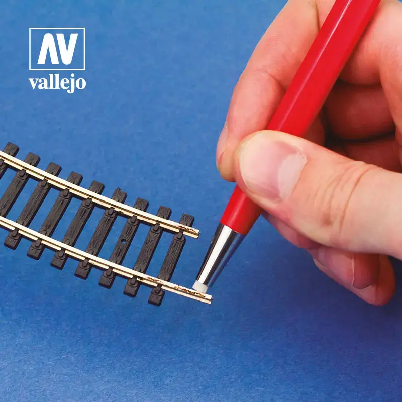 Antistatic Brush VALLEJO T15001 — Red Photo 2