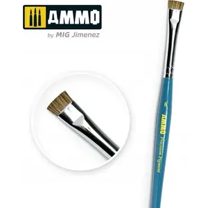 Brush VALLEJO Precision Pigment Brush 8 — fine-tipped pigment application brush for model painting
