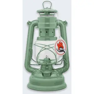Naftas vētras lampa Feuerhand 276 Sage Green — klasiskā metāla degvielas lampa