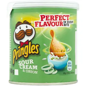 Kartupeļu traips Pringles Sour Cream & Onion 40 g — uzkoda, vienreizēja porcija