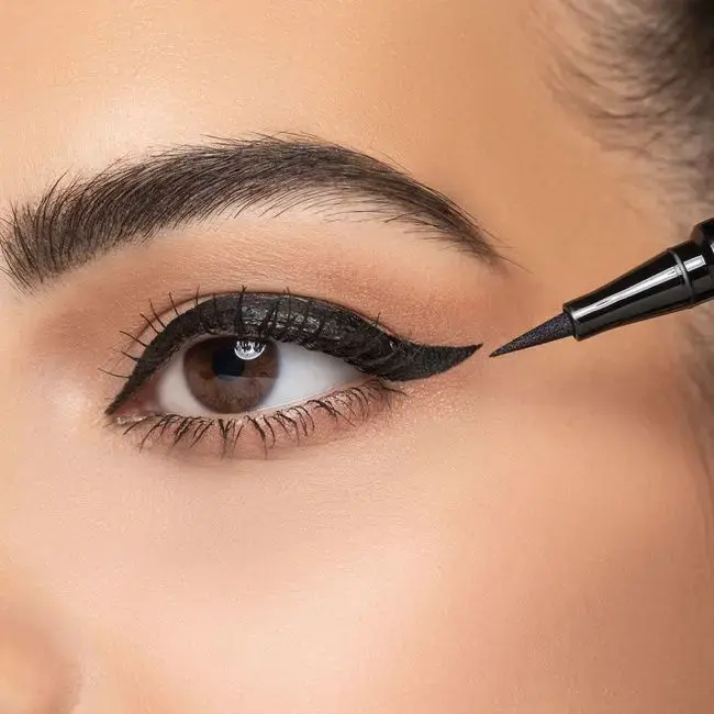 Artdeco Long Lasting Liquid Liner Photo 2