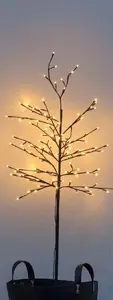 Stāvlampa Sirius NOAH — 160 spuldzes, kopējā jauda 6 W, siltā balta, 24 V, augstums 1500 mm, kabelis 8 m, melna