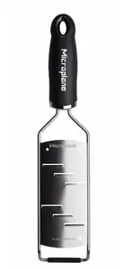 Тёрка для сыра Microplane GOURMET SERIES — лезвия из нержавеющей стали, чёрная ручка