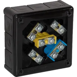 Uz virsmas montējama sadales kārba ViPlast VP-51 ar spailēm, 12 ieejas, IP55, 118×118×46 mm, melna