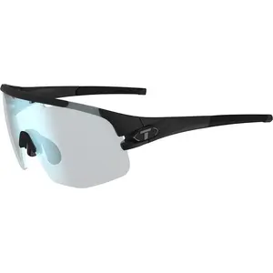 Спортивные очки TIFOSI SLEDGE LIGHT CLARION Fototec — фотохромная линза Clarion Blue (пропуск света 74%–14%), матовый чёрный корпус