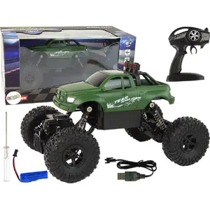 Remote Control Car LEANToys 1:18 scale, 2.4 GHz, green