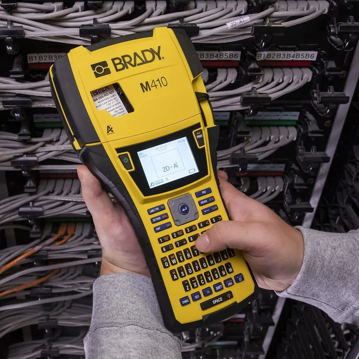 Brady M410 portable label printer Photo 2