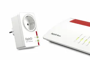 DECT FRITZ Repeater 100 DE wired DECT range extender, 230 V, 59×41×93 mm, 134 g