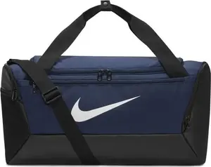 Спортивная сумка NIKE Brasilia DM3976 410 — тёмно-синяя, средний размер с ремнём через плечо