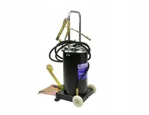 Foot-operated oil pump GEKO model 15L with 4m hose