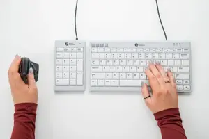 Low-reflection, highly readable keys