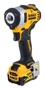 Elektriskais skrūvgriezis/impakta skrūvgriezis DeWalt DCF903P2 — 2850 apgr./min, maksimālais griezes moments 542 N·m, svars 1 kg
