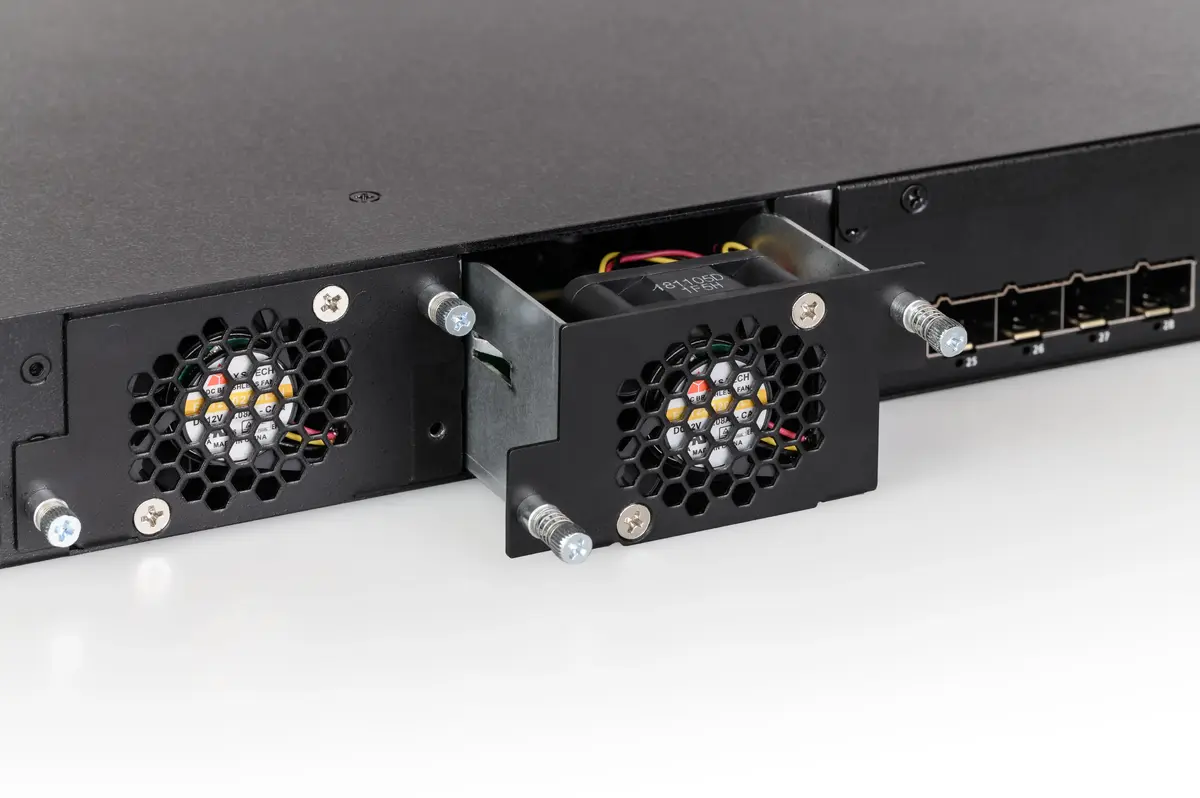Lancom LANCOM XS-6128QF managed L2/L3 switch Photo 3