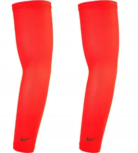Roku uzgaļi NIKE Lightweight Sleeves 2.0 — kompresijas piedurknes, elpojošs stiepjamais materiāls