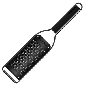 Плоская тёрка Microplane Medium Ribbon Grater Black Sheep Series — лезвие из нержавеющей стали, 68×15×300 мм