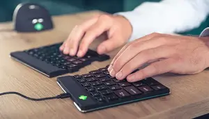 Paužu atgādinājums ar sarkan‑dzelten‑zaļu LED indikāciju