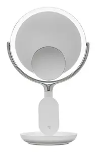 Grima spogulis Sharper Image 1239009871 — brīvi stāvošs apaļš ar LED, skārienvadība, bateriju barošana, 168×252×413 mm, nerūsējošais tērauds/balts