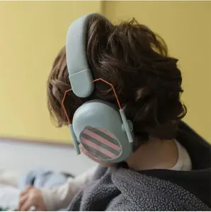 Bose Kidywolf bērnu klausules ar trokšņu slāpēšanu, zaļas - uz auss bērnu klausules ar aktīvo trokšņu samazināšanu
