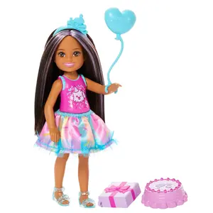 Mini lelle MATTEL Chelsea Club dzimšanas dienas tematikā, brunete ar violetām šķipsnām, 139 mm, audums un plastmasa, 3–9 gadi
