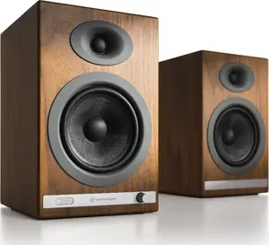 Mājas mūzikas sistēma Audioengine HD5 valrieksta — kompakti aktīvie skaļruņi darbvirsmai